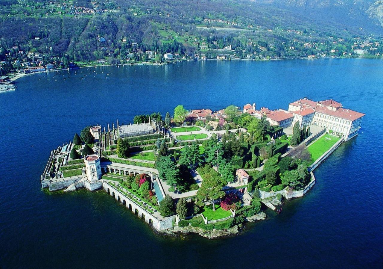 Casabella-Lago Maggiore Lesa Bagian luar foto