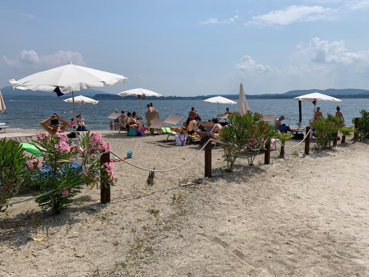 Casabella-Lago Maggiore Lesa Bagian luar foto