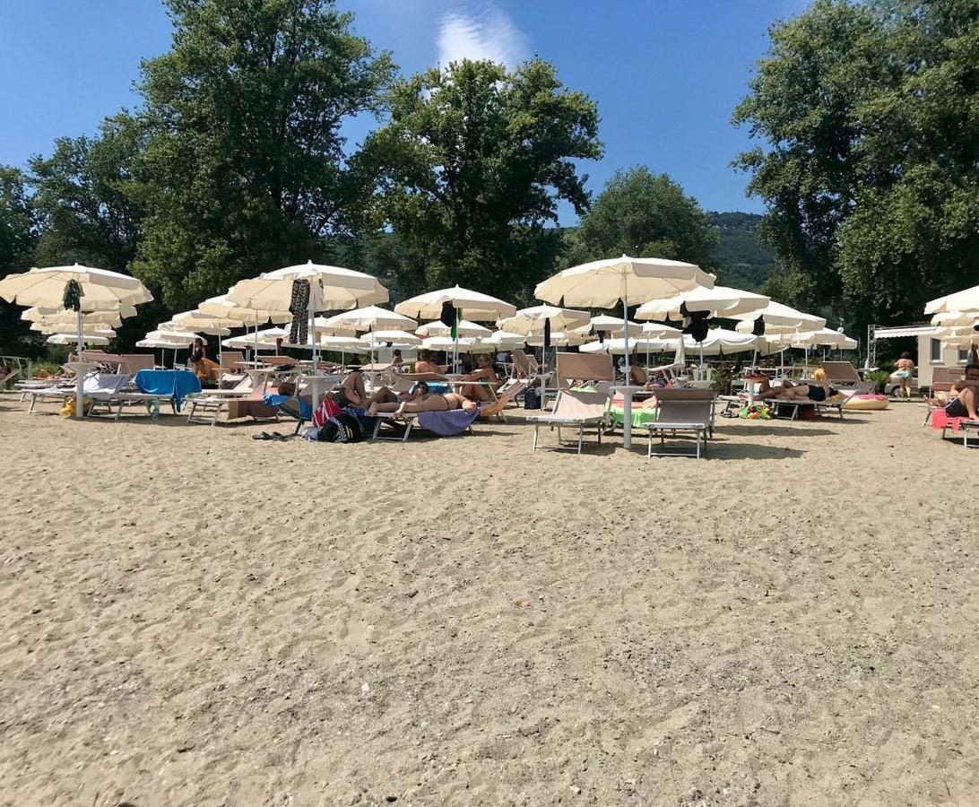 Casabella-Lago Maggiore Lesa Bagian luar foto