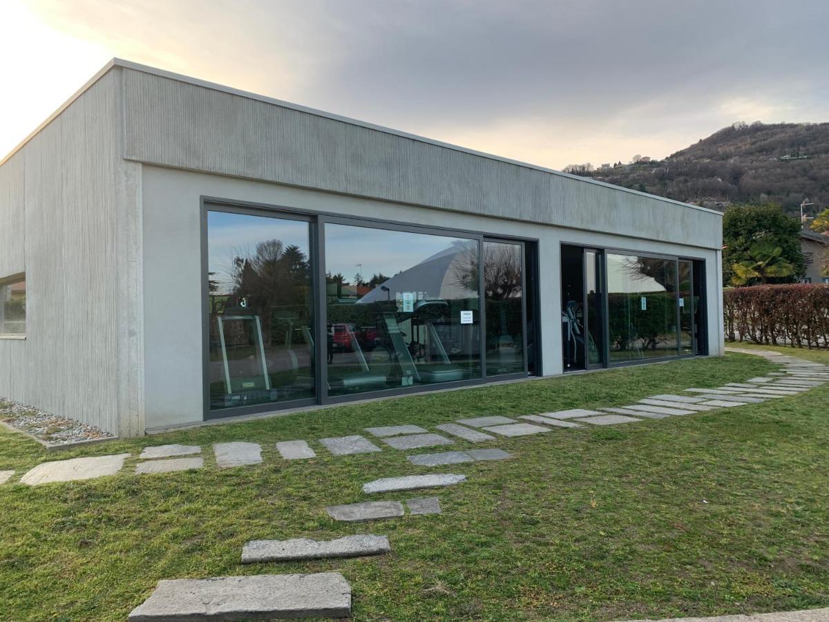 Casabella-Lago Maggiore Lesa Bagian luar foto